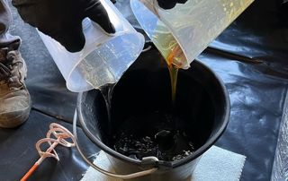 coulage du produit pour le chemisage d'une canalisation